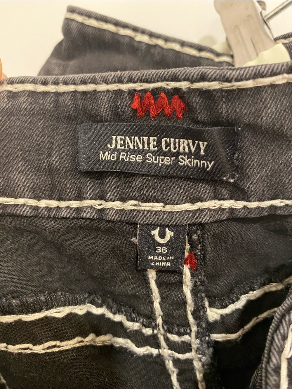True Religion Black Jennie Curvy Mid Rise Super Skinny Womens Size 36 Red Stitch - Picture 8 of 8